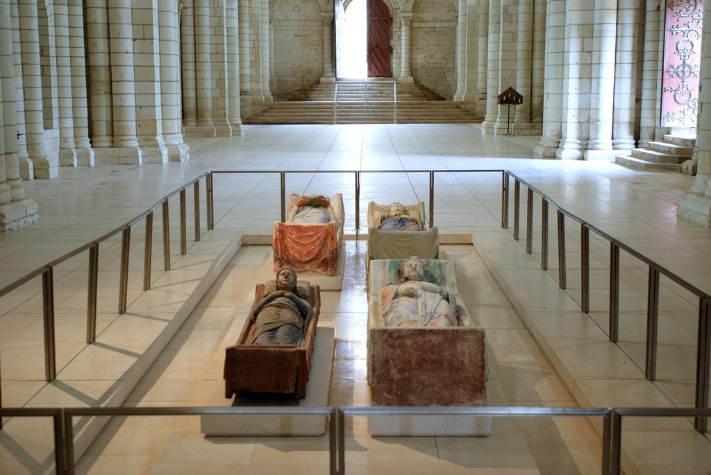 Logis Hotel La Croix Blanche Fontevraud Dış mekan fotoğraf