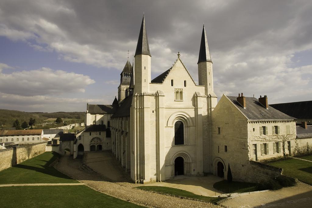 Logis Hotel La Croix Blanche Fontevraud Dış mekan fotoğraf